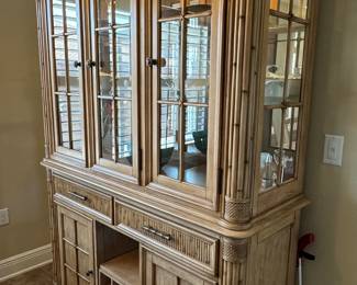 1	$1,075
Havertys dining table 66""L & 20"" leave & 6 chairs
Havertys china cabinet 82x52x19		