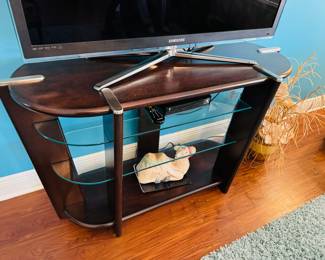 10	$80 	
Samsung TV 50 - approx 8 years old "									
11	$225 	
Wood and glass TV console Oval 50Wx18Dx30H	