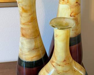 43	$80 	
et of 3 vases glass tallest 25H tall		