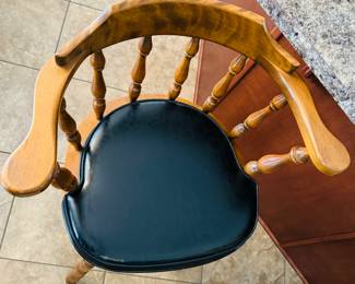 22	$100 	
Pair of pub style barstools 19Wx18Dx42H to the top $100swivel	