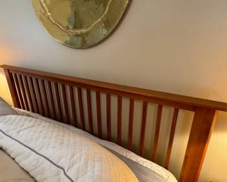 50	$450 	
Kling Colonial 5 pieces real wood dresser 72x20x33
2 side tables 22x18x25 with 1 drawer									
tall chest 49Hx38Wx20D			45	$400 	
Queen size bed wood frame 66W footboard 	44H headboard with Serta Perfect sleeper Guest room barely slept on - pillow top							
Mirror 47Hx26W