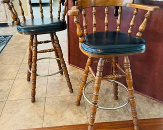 22	$100 	
Pair of pub style barstools 19Wx18Dx42H to the top $100swivel	