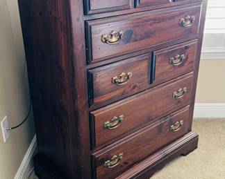 50	$450 	
Kling Colonial 5 pieces real wood dresser 72x20x33
2 side tables 22x18x25 with 1 drawer									
tall chest 49Hx38Wx20D									
Mirror 47Hx26W