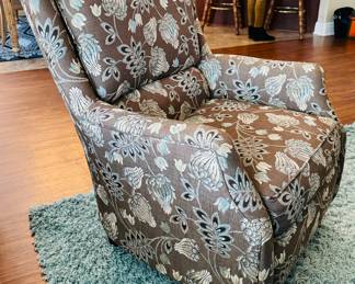 2	$200 	-NOW $100 
Hanks furniture almost new chair 	