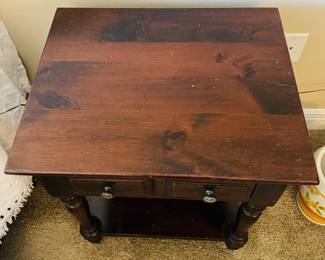 50	$450 	
Kling Colonial 5 pieces real wood dresser 72x20x33
2 side tables 22x18x25 with 1 drawer									
tall chest 49Hx38Wx20D									
Mirror 47Hx26W