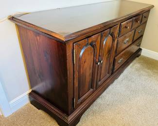 50	$450 	
Kling Colonial 5 pieces real wood dresser 72x20x33
2 side tables 22x18x25 with 1 drawer									
tall chest 49Hx38Wx20D									
Mirror 47Hx26W