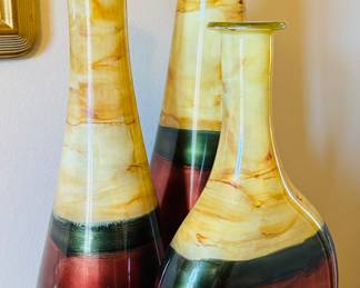 43	$80 	
et of 3 vases glass tallest 25H tall		