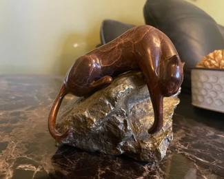 Beautiful Loet Vanderveen entitled "Tiger on Bronze Rock" 