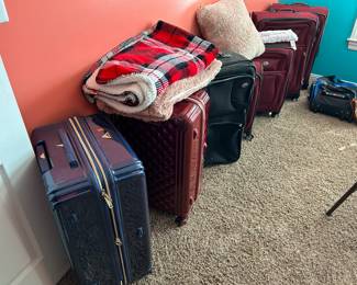 Some of the "like new" matching luggage to be found here!