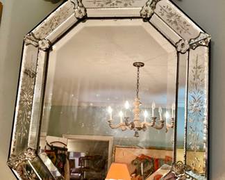ANTIQUE BEVELED VENETIAN ACCENT MIRROR.