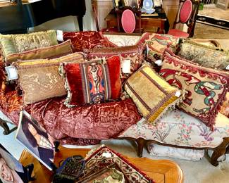 MORE AMAZING PILLOWS, SUCH A VARIETY!