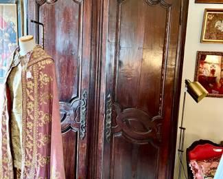 FRENCH ARMOIRE PRETTY PIECE.