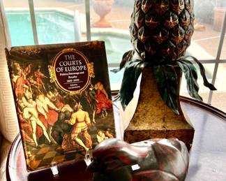 THIS PINEAPPLE LAMP!