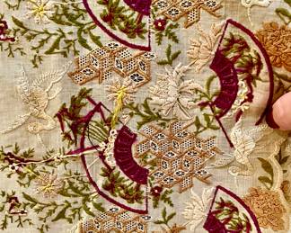 LOVELY ANTIQUE LACE RUNNER