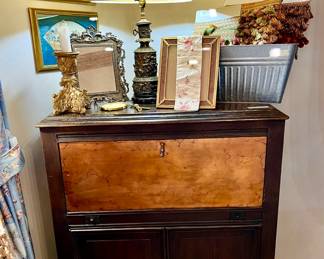 FOLD-DOWN SECRETARY.