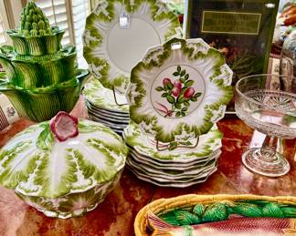 MANE LION MAJOLICA CABBAGE RADISH PLATES.