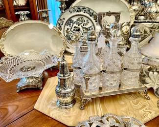 LOVELY SILVER CRYSTAL CRUET SET ON FAUX ALABASTER NEIMAN MARCUS PLACE MATS.