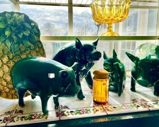 MAJOLICA PIGS!  