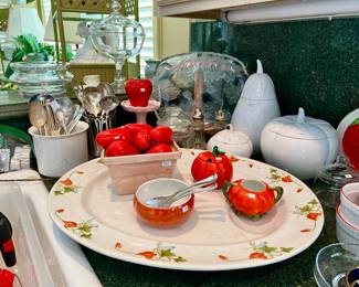 LOVE THE REDS AND WHITES.