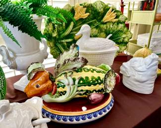 MAJOLICA VEGGIE RABBIT SOUP TUREEN