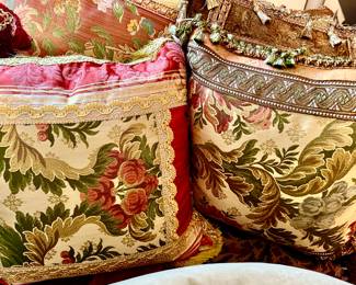 BROCADE TEXTILE INSERT.