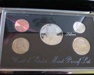 Lot 104. 1992 US Mint Silver Premier Proof Set including 90% Silver Half, Quarter and Dime, COA and an attractive display case