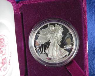 Lot 119. 1993 Silver American Eagle 1 troy oz. of 99.9% silver with COA and an attractive display box