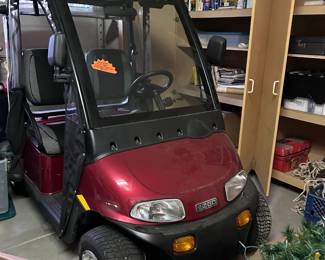 2015 EZ Go golf cart (needs batteries replaced @ $1299, but priced accordingly with that in mind.