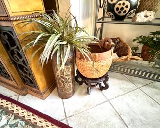 Planters &. Baskets ..