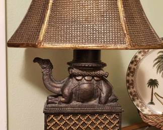 Camel lamp 