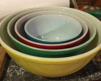 Vtg nesting bowls