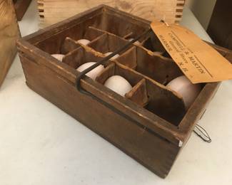 Egg box w/handle