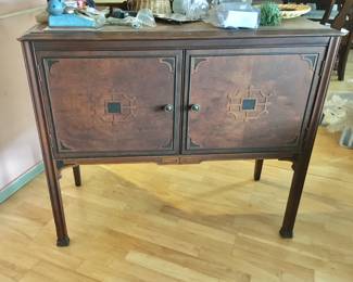 Early-mid 1900s side board/buffet small size