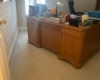 HEAVY Oak desk - the top will come off - you must bring strong people to move this.  Pickup will need to be after the sale 