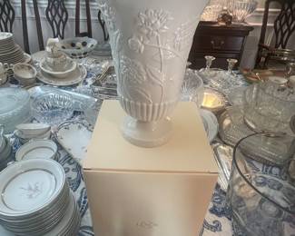 NIB - Lenox vase