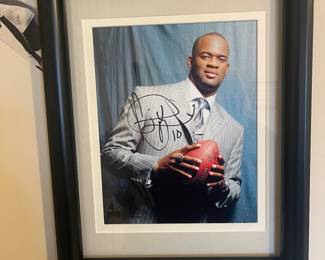 Autographed portrait of Titans QB Vince Young 
