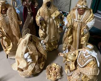 Manger scene figures 