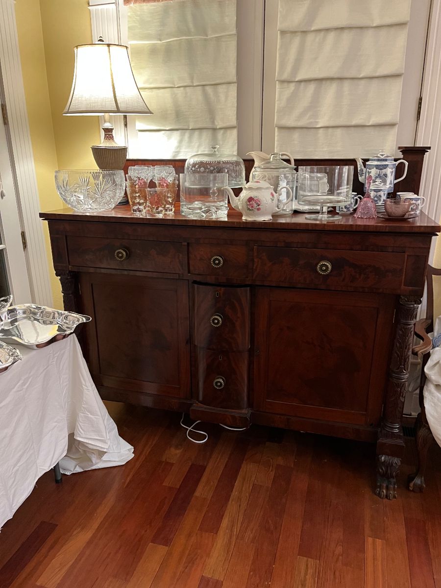 Beautiful sideboard......beautiful with serviceable storage