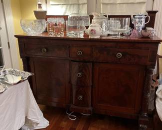 Beautiful sideboard......beautiful with serviceable storage