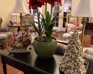 Yes, the amaryllis is an excellent 'fake'