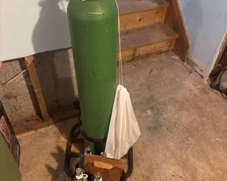 Oxygen tank, with portable tanks