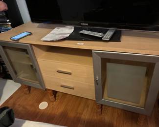 Entertainment center