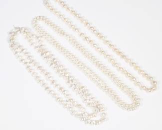 (3pc) WHITE PEARL NECKLACES | Including a knotted strand of baroque pearls (10mm, 39 in.); a graduated continuous knotted pearl necklace (5-8.5mm, 40 in.); and a  knotted strand baroque pearl necklace (8.5mm, 22 in.)