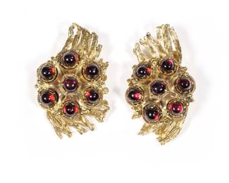 GARNET CABOCHON EARCLIP EARRINGS | Each with hexagonal 18k gold galleries mounting nicely colored and well-matched garnet cabochons, affixed to a free-form 18k gold "branches" with earclips, indistinct makers mark and marked "18k" 
39.0g, l. 2 in.

