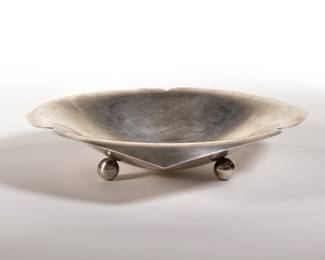 TIFFANY & CO. STERLING SILVER LOW BOWL | On three ball feet, triangle leaf pattern no. 23377; 
17.7 ozt, l. 10.5 x w. 10 x h. 2 in.
