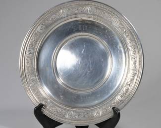 WEDGWOOD ETRUSCAN STERLING SILVER PLATE | with a chased engraved border. 10.6 ozt, dia. 10 in.
