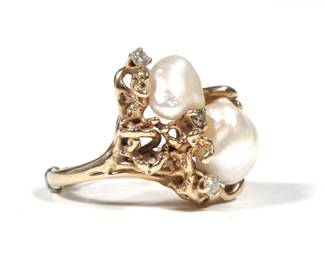 BAROQUE PEARL & DIAMOND RING | Having two white baroque pearls (11.2 mm large) set in an organic ocean-reef form 14k gold surround mounting four melee diamonds, marked "14k / BK". 10g
