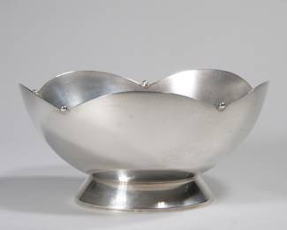 "R" STERLING LOBED BOWL | Marked "R / STERLING / 609". 19.8 ozt, h. 4.5 x dia. 9 in.
