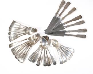 TOWLE STERLING PARTIAL FLATWARE SERVICE | Including: 7 tablespoons, 7 teaspoons, 7 salad forks, 7 dinner forks, and 7 dinner knives; 33.1 ozt
