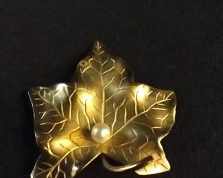 12 Kt Gold Leaf Pin